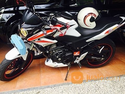 Honda CB  150  R  Warna Putih 2015 Kab Boalemo Jualo