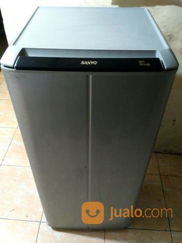  Kulkas  1pintu Merek Sanyo  Slim  Beauty  Kondisi Bagus 