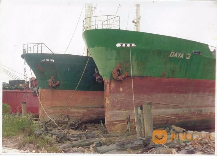 Kapal Scrap Surabaya