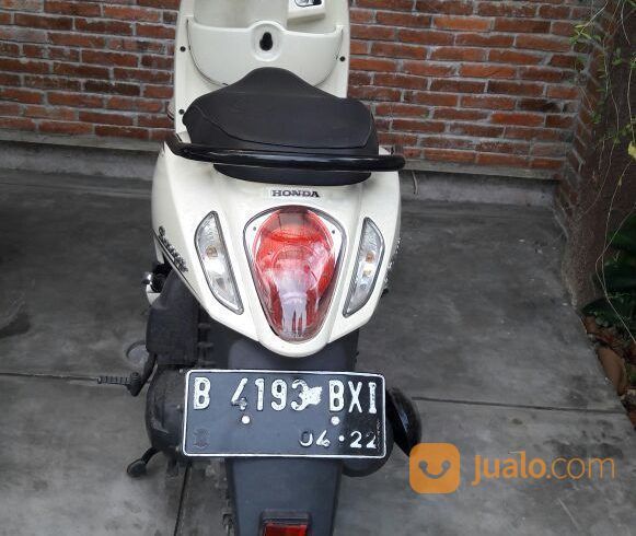  Sepeda Motor Scoopy Sporty Capital Cream FI Jakarta 