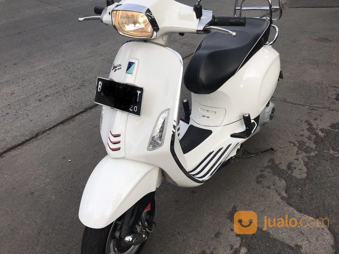  Sepeda Motor Vespa  Piaggio SPRINT 150 3v Tahun 2021 Warna 