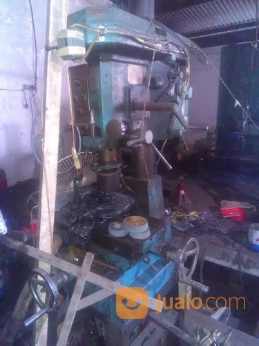  Mesin Bubut Panjang  2m Normal Bor Frais Malang Jualo