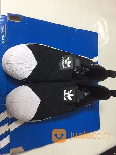 adidas slip on wanita