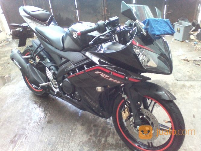 Yamaha R15 Hitam