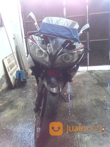 Yamaha R15 Hitam