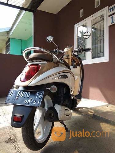 Honda Scoopy NC11C1C AT Tahun 2011