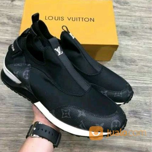 sepatu sneakers louis vuitton