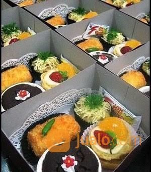 Menerima Pesanan Kue Snack Box