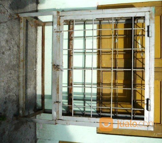 Rak Besi Pengaman AC Outdoor