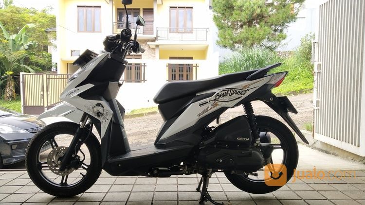  Motor  Honda Beat  Street 2018 Bandung Km 8rb Putih  Mulus 