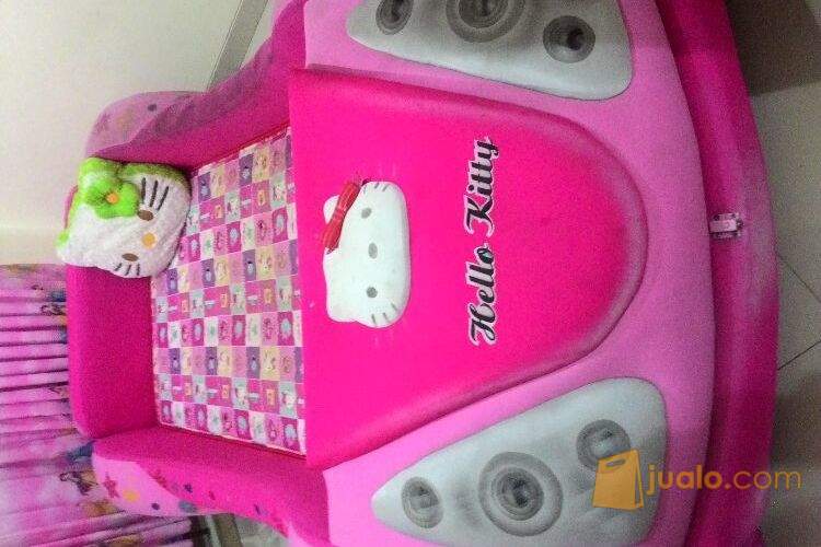 tempat tidur anak mobil hello kitty warna pink