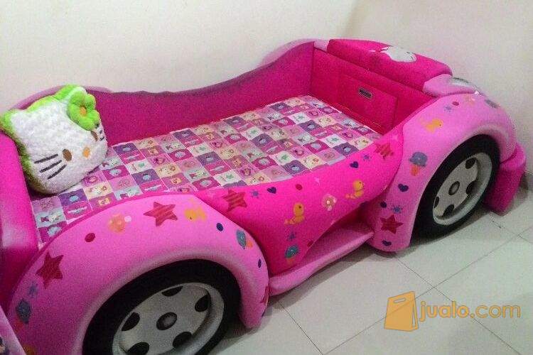 tempat tidur anak mobil hello kitty warna pink