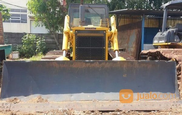 Bulldozer Komatsu D65P-11 Tahun 2008