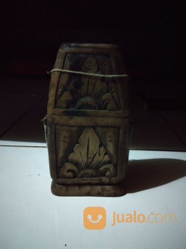 Wadah Kayu Ukiran Kuno Etnis Daerah Antik