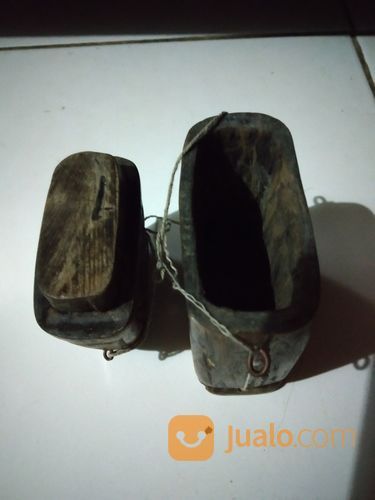 Wadah Kayu Ukiran Kuno Etnis Daerah Antik