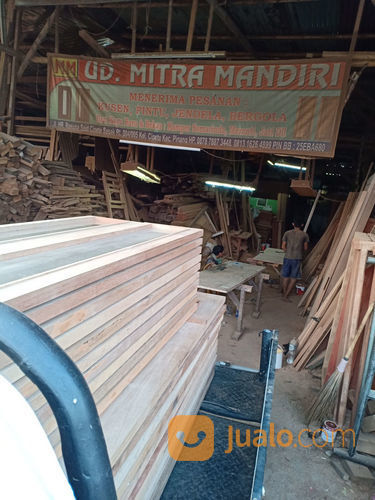 Kusen Pintu Kayu Kamper