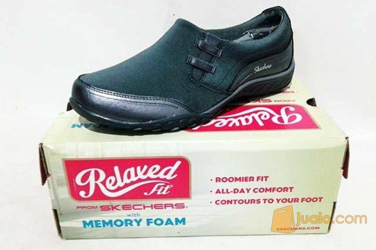 sepatu skechers memory foam