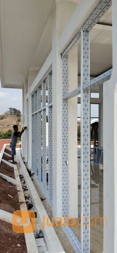 Jasa Pengerjaan Alumunium Dan Service Alumunium ( Jendela, Pintu, ACP )