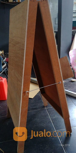 Standing Banner Bahan Kayu