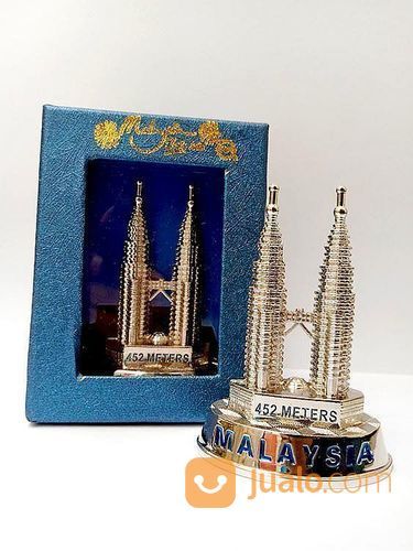 Miniatur Menara Petronas Twin Towers Souvenir Malaysia Replika Pajangan Tower