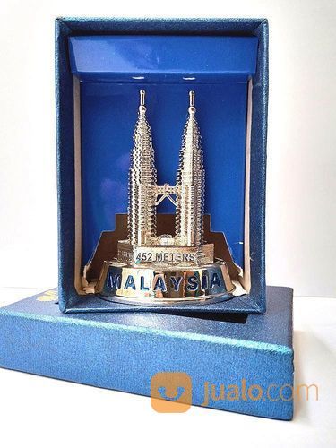 Miniatur Menara Petronas Twin Towers Souvenir Malaysia Replika Pajangan Tower