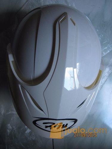 Helm hiu warna putih