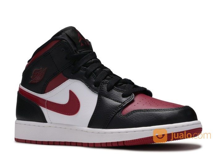 air jordan 1 mid gs bred toe