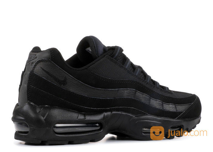 triple black nike 95