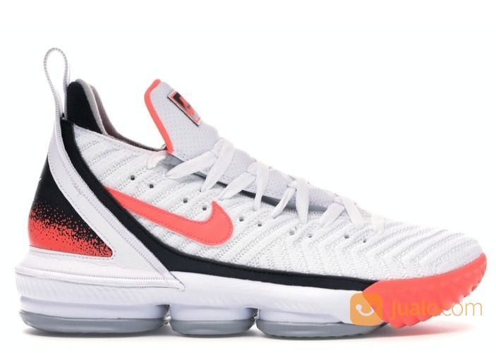 shoes lebron 16