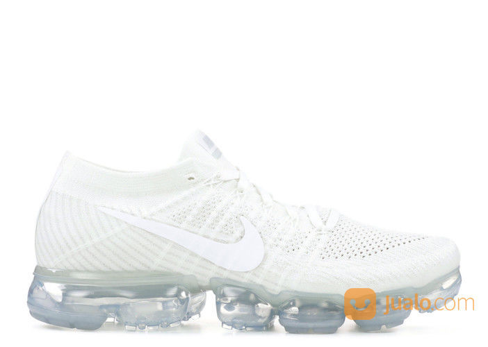 vapormax triple white