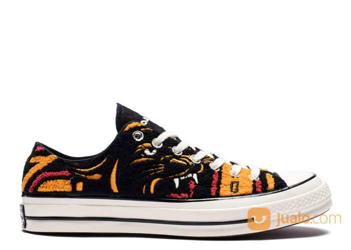 converse chuck taylor size 9