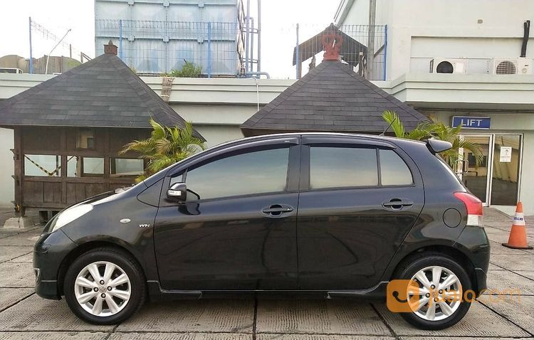 Toyota Yaris E 1.5 AT 2011 Hitam Paket Meriah