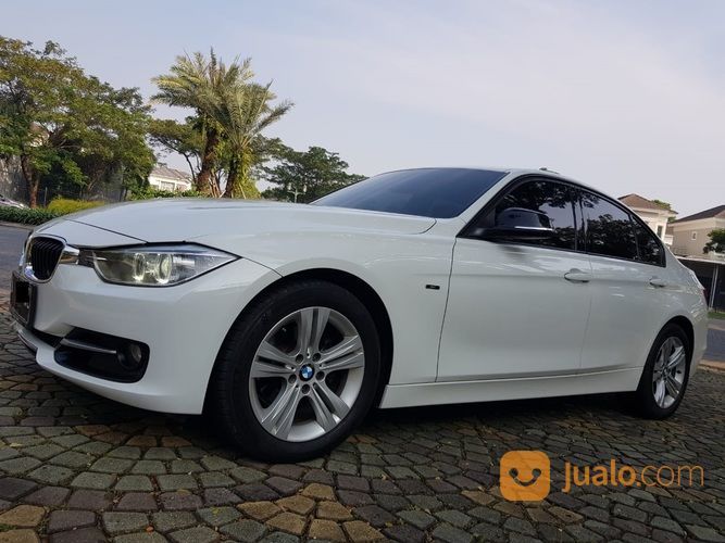 BMW 320i Sport AT 2014,Sedan Sportif Yang Berkelas