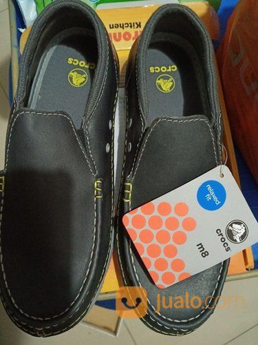 crocs santa cruz 2 luxe leather black