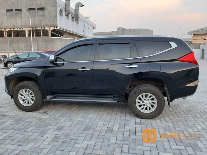 Mitsubishi Pajero Sport 4x2 MT 2018 Hitam