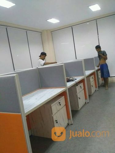 Partisi Sekat Meja Kantor/Workstation