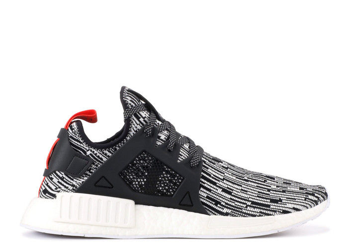 nmd all black on feet