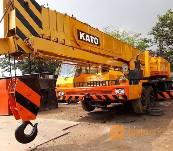 Mobile Crane Kato NK800 Kapasitas 80 Ton