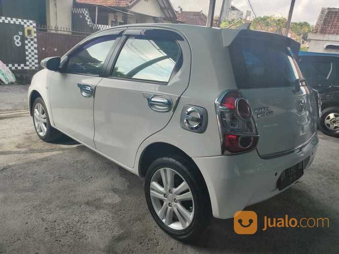 Toyota Etios Valco 2013 Manual Putih