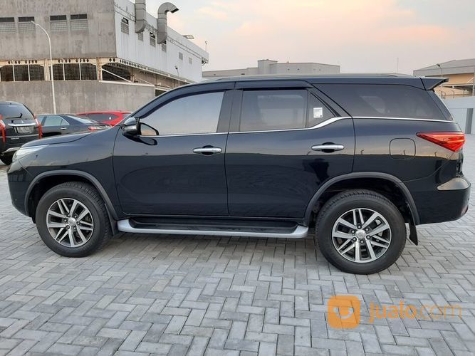 Toyota Fortuner VRZ AT 2016 Hitam