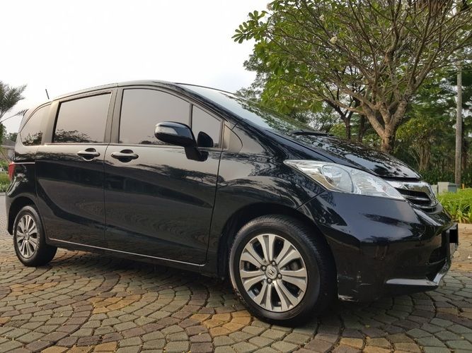 Honda Freed S AT 2013,Mobil Keluarga Yang Inovatif