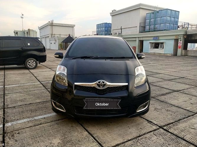 Toyota Yaris E 1.5 AT 2011 Hitam HB