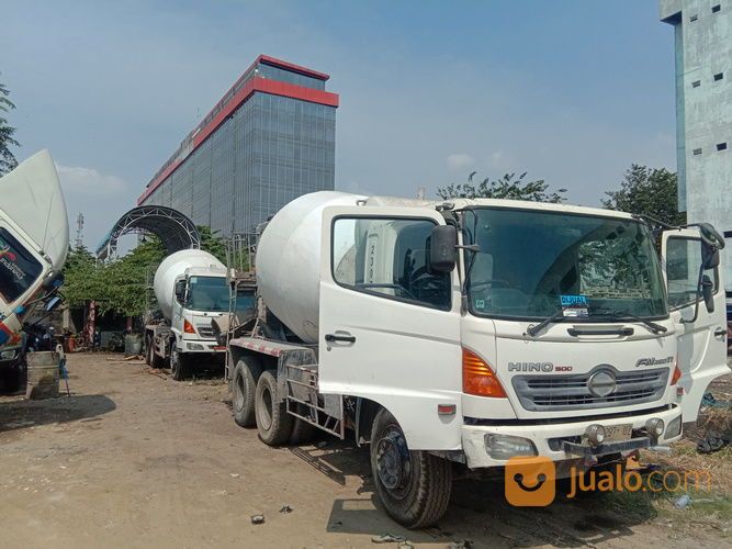 Truk Mixer 7 Kubikhino Fm 260 Titronton Di Kota Jakarta Selatan Dki