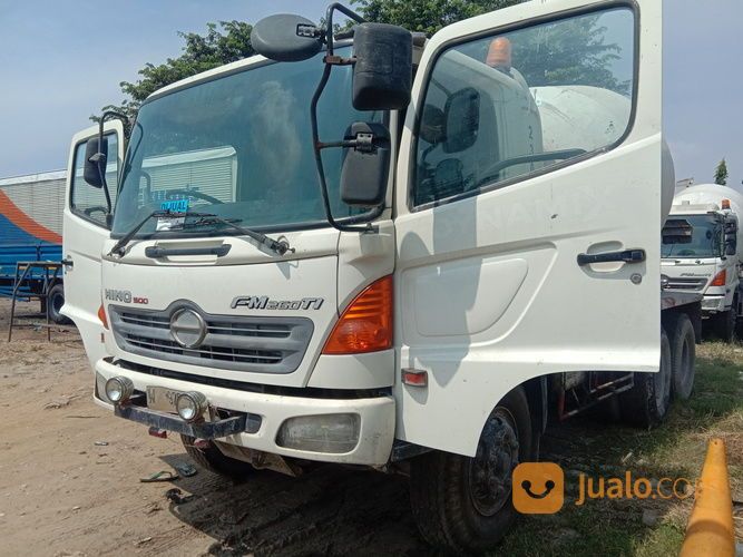 Truk Mixer 7 Kubikhino Fm 260 Titronton Di Kota Jakarta Selatan Dki