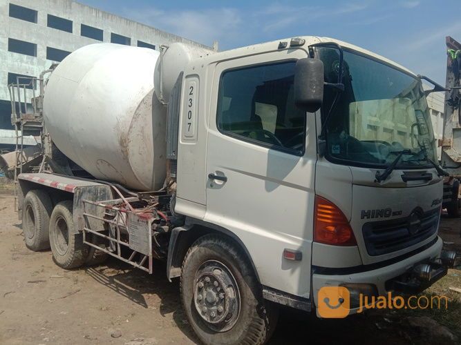 Truk Mixer 7 Kubikhino Fm 260 Titronton Di Kota Jakarta Selatan Dki