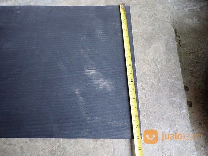 Lembaran Karpet Mobil Karpet Lumpur Universal Awet Anti Sobek Anti Pecah Besar 67x46cm