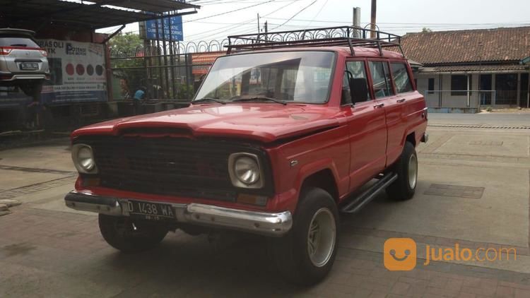 Mobil Antik Jeep Wagoner 4x4 1971