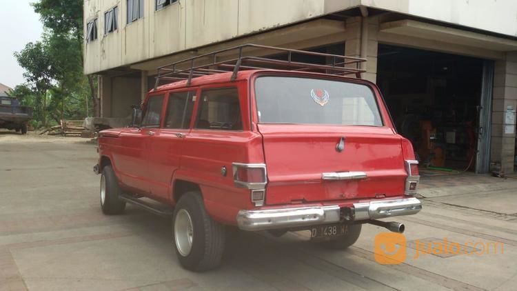 Mobil Antik Jeep Wagoner 4x4 1971