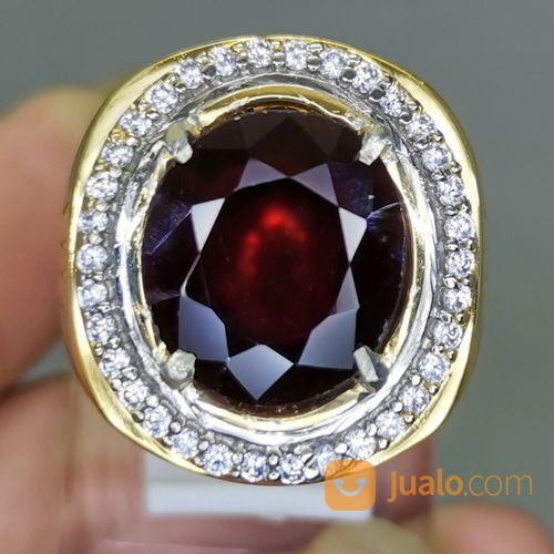 Batu garnet 2024