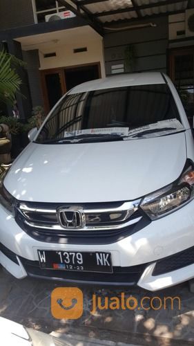 MOBIL MOBILIO PUTIH 2017